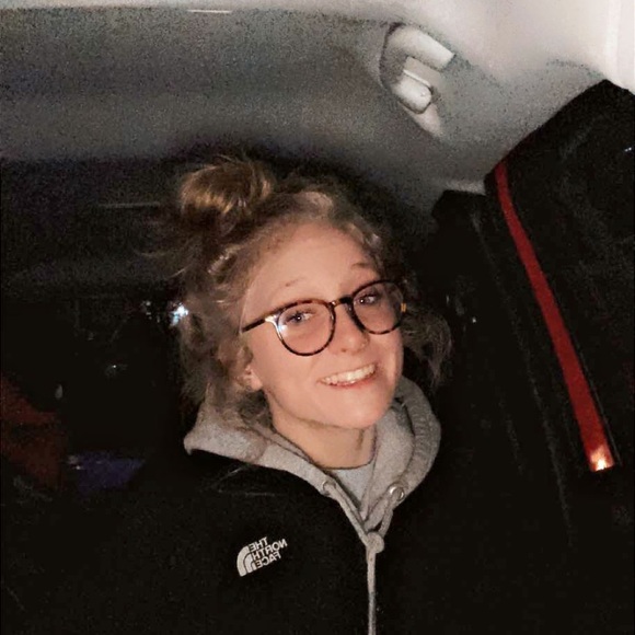 Meet your Posher, Taylor - Picture 1 of 1